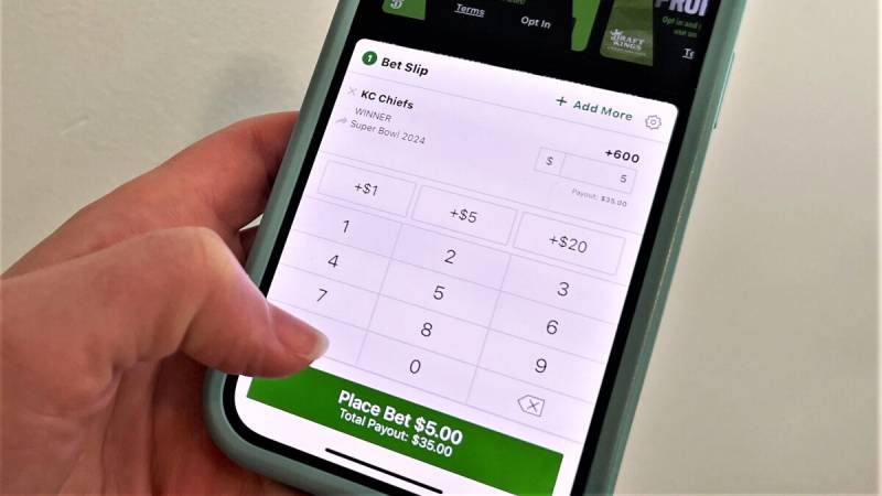 Chọn trận có ít yếu tố biến động ngoài chuyên môn